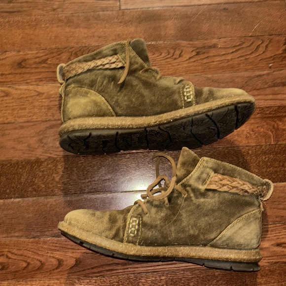 Born Shoes - Born Vintage Booties Women’s Size:‎ 8.5